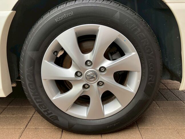 アルミホイールにも傷は無く。前の方が大切に乗られていたのが分かります。